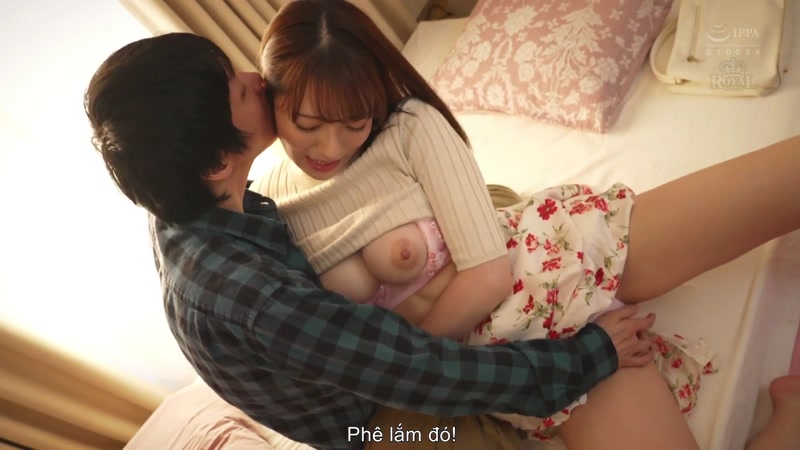 Chịch vuôt ve cô chị ngực to dâm quá